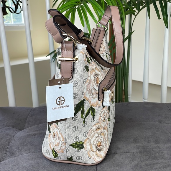 GIANI BERNINI ~ Floral Signature Shoulder Bag ~ Taupe / Gold ~ NWT! - Picture 3 of 11